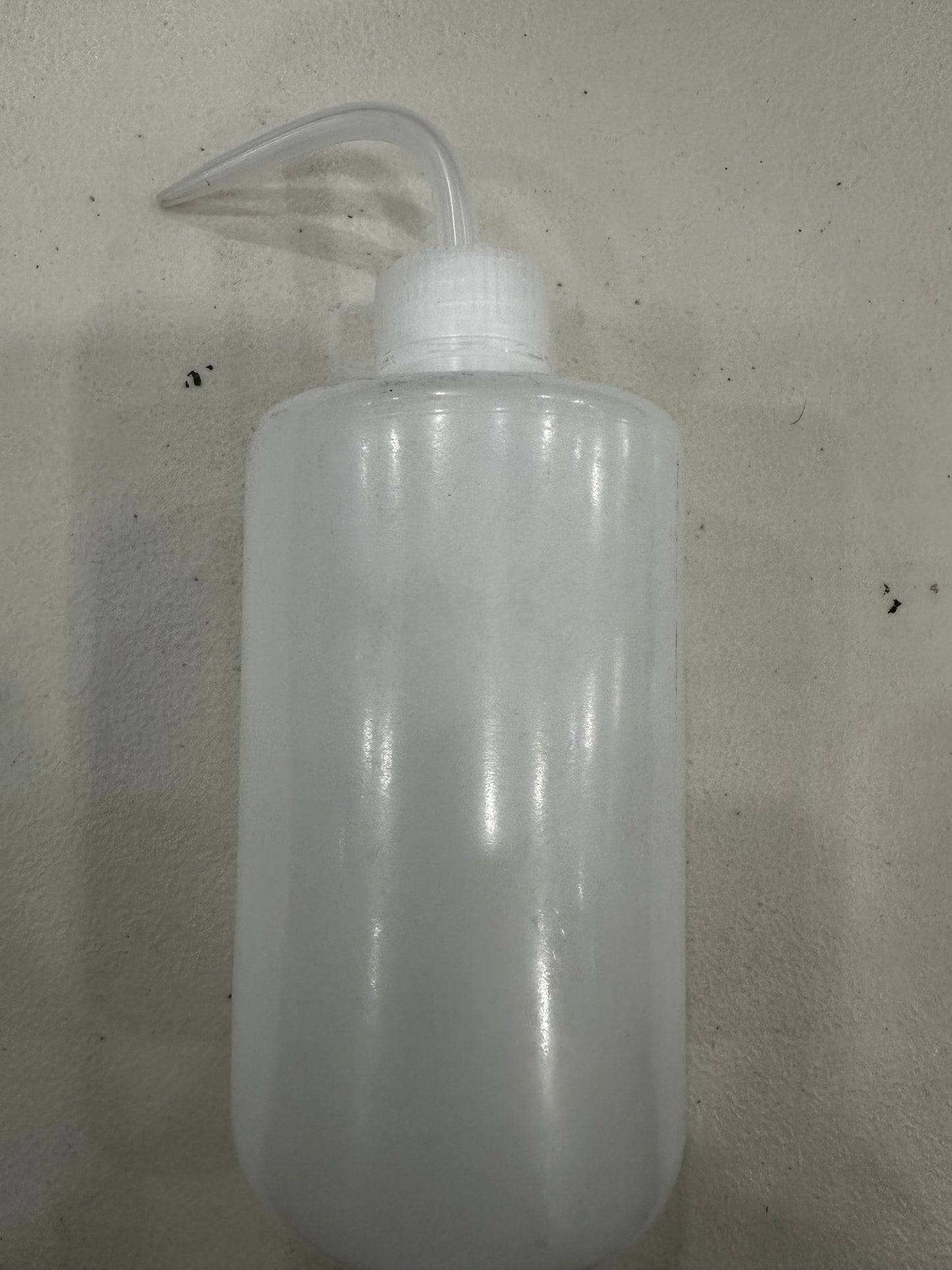 Squeeze bottle diffuser